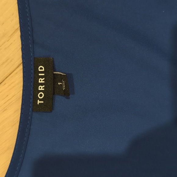 Torrid blouse with tie front - Picture 2 of 3